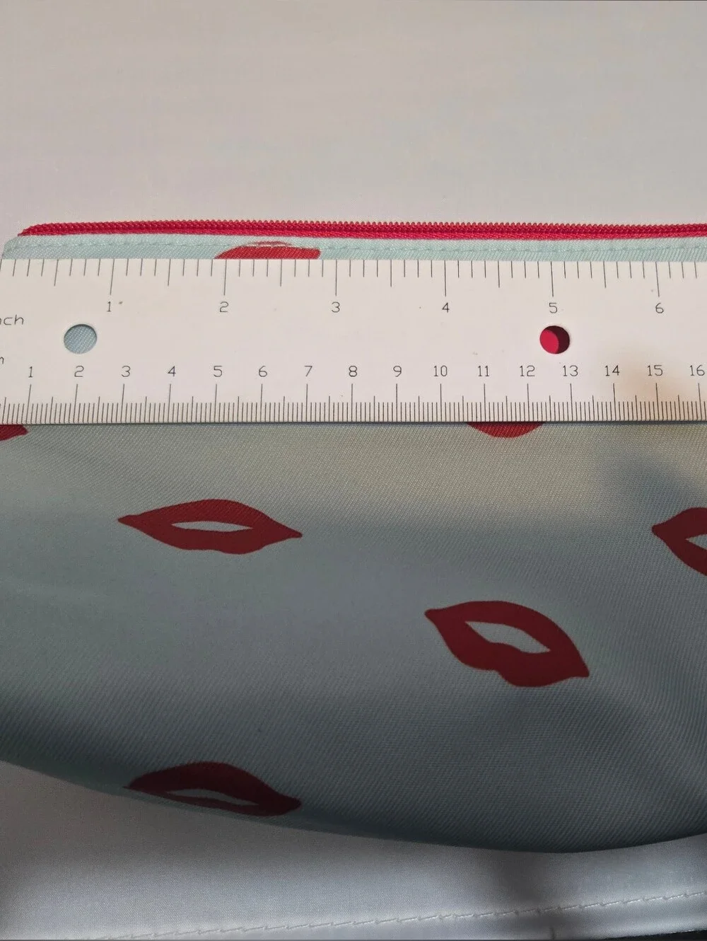 CLINIQUE x KATE SPADE Cosmetics Makeup Travel Bag Aqua & Red Lips Print